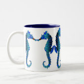 赤い鼻のタツノオトシゴのマグ ツートーンマグカップ (左)