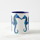 赤い鼻のタツノオトシゴのマグ ツートーンマグカップ (中央)