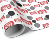 赤い「クラス」の犬のラベルとドットのパターン ラッピングペーパー (ロールコーナー)