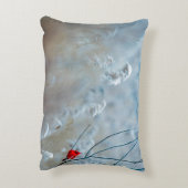 赤い(鳥)ショウジョウコウカンチョウの冬の自然写真クリスマス アクセントクッション (裏面(縦))