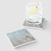 赤い（鳥）ショウジョウコウカンチョウの冬の自然写真クリスマス ストーンコースター (横)