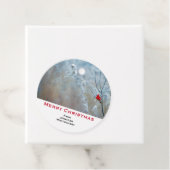 赤い（鳥）ショウジョウコウカンチョウの冬の自然写真クリスマス フェイバータグ (インサイチュ)