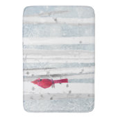 赤い(鳥)ショウジョウコウカンチョウ鳥の美しい雪の樺の木ツリー バスマット (正面縦)