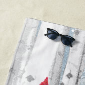 赤い(鳥)ショウジョウコウカンチョウ鳥の美しい雪の樺の木ツリー ビーチタオル (インサイチュ)