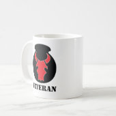 赤いBullの退役軍人のマグ コーヒーマグカップ (正面左)