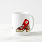 赤いHightopsのスニーカーのマグ コーヒーマグカップ (正面右)