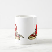 赤いHightopsのスニーカーのマグ コーヒーマグカップ (中央)