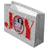 赤いJOYと雪の結晶2枚の写真クリスマス ラージペーパーバッグ (正面アングル)