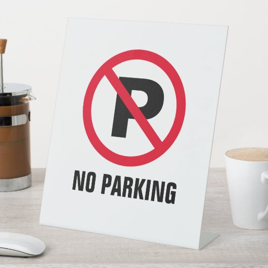 赤いPペデスタルの標識を駐車することを禁止された駐車場なし 台座サイン (インサイチュ)