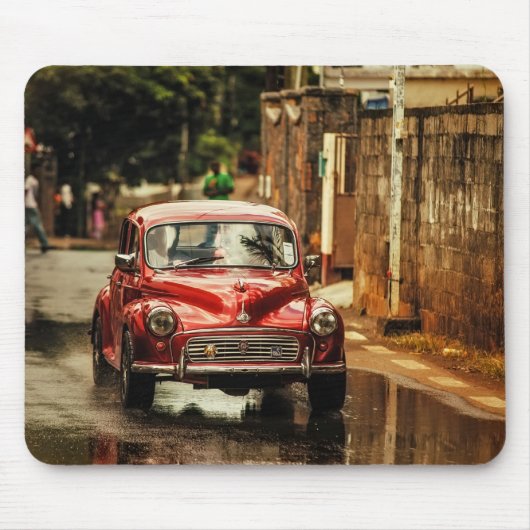 赤いRetroMobile。 Morrisの未成年者 マウスパッド (正面)