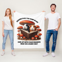 赤おもしろいい読キノコの下のモルモット