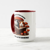 赤おもしろいい読キノコの下のモルモット マグカップ (正面左)