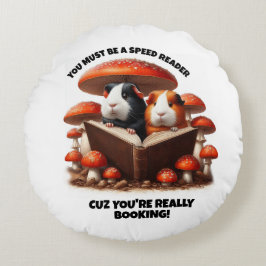 赤おもしろいい読キノコの下のモルモット ラウンドクッション