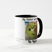 赤おもしろいと緑「私の学生は私に与えAppleのマグ マグカップ (正面右)