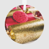 赤および金ゴールドのクリスマスのクラッカー オーナメント (裏面)