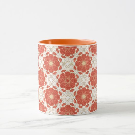 赤および金ゴールドの花のレースパターン マグカップ (中央)