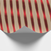 赤および金ゴールドの金属対角線は縞で飾ります ラッピングペーパー (角)