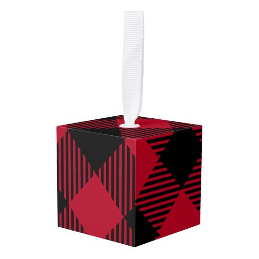 赤および黒の点検のバッファローの格子縞パターン キューブオーナメント (正面アングル)