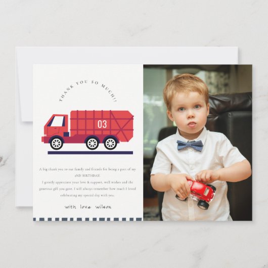 赤かわいいゴミのトラックの子供たち写真任意の年齢誕生日 サンキューカード (正面)