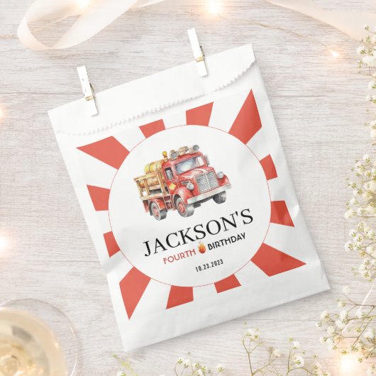 赤かわいい消防車の少年の誕生日パーティーの好意バッグ フェイバーバッグ (クリップ留めされた状態)