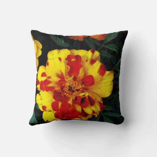 赤かわいらしと黄色のマリゴールドの花 クッション (裏面)