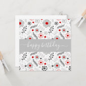 赤かわいらしモダンと灰色の花誕生日フラット カード (正面/裏面インサイチュ)