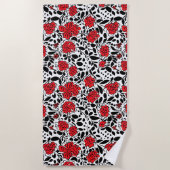 赤かわいらし、黒、白の花柄 ビーチタオル (正面)