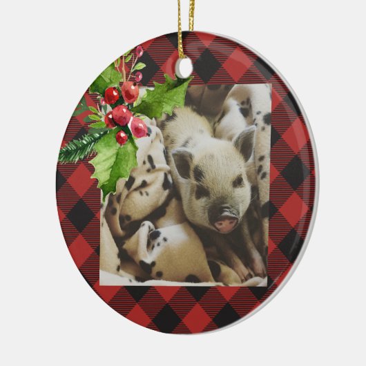 赤くおよび黒いバッファローの格子縞の休日の写真 セラミックオーナメント (左)