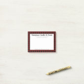 赤くおよび黒いバッファローの格子縞の素朴なビジネス ポストイット (デスク上)