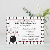 赤くおよび黒いボーリングの誕生日のパーティの招待状 招待状 (スタンド正面)