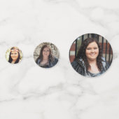 赤くおよび黒い卒業のお祝い コンフェッティ (正面)