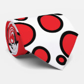 赤くおよび黒い水玉模様のタイ ネクタイ (ロール)