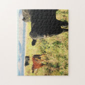 赤くおよび黒い牛子牛の群れ-若い子牛 ジグソーパズル (縦)