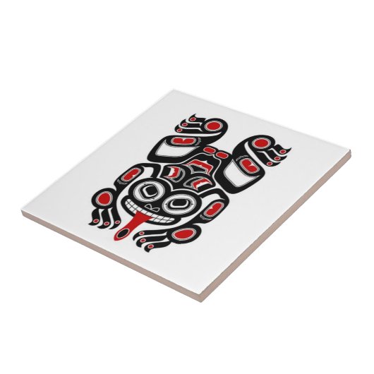 赤くおよび黒いHaidaの精神のアマガエル タイル (側面)