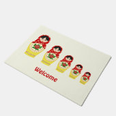 赤くロシアのなmatryoshkaのネスティング人形 ドアマット (アングル)