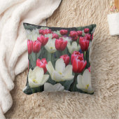 赤く及び白いチューリップの装飾用クッション クッション (ブランケット)