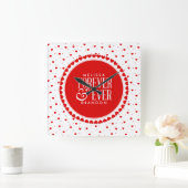 赤く及び白い円のハートのバレンタインのデザイン スクエア壁時計 (ホーム)