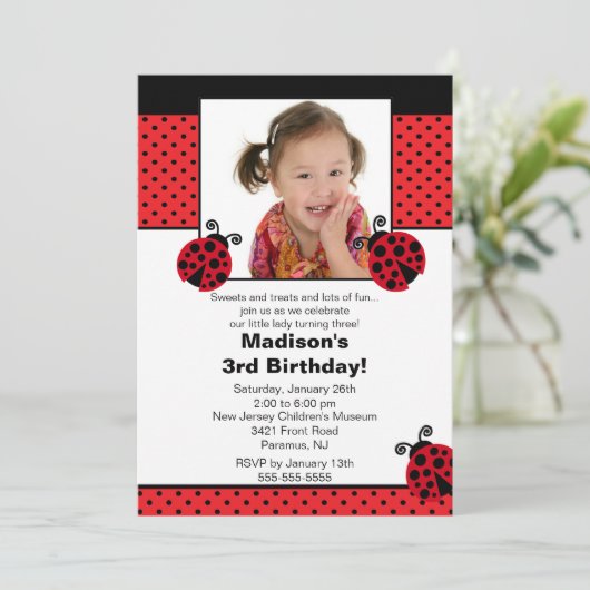 赤く及び黒いてんとう虫の写真の誕生日の招待状 招待状 (スタンド正面)
