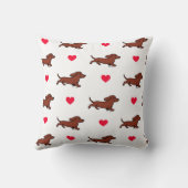 赤く滑らかなダックスフントのバレンタインの赤いハート クッション (裏面)