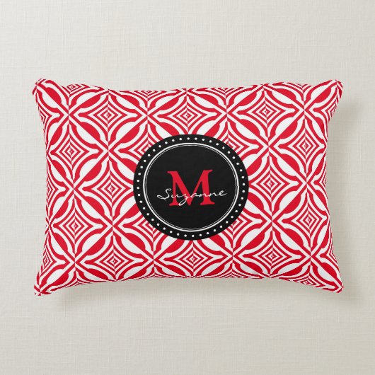 赤く白く幾何学的な逆転させたパターン アクセントクッション (正面)
