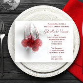 赤く霜の降りたな果実の冬の結婚式のリハーサルの夕食 招待状