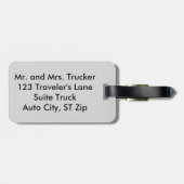 赤く青いトラックはTruckinの荷物のラベルで保ちます ラゲッジタグ (裏面横)