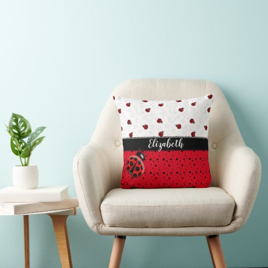 赤く黒いてんとう虫の虫の昆虫のてんとう虫カブトムシの名前 クッション (椅子)