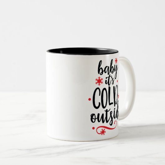 赤く黒いベビーそれは冷たい外のクリスマスです ツートーンマグカップ (正面右)
