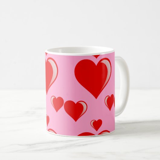 赤く、ピンクのハートのバレンタインデーパターン コーヒーマグカップ (正面右)