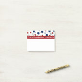 赤く、白い及び青ポスト・イットを宝石で飾ります ポストイット (デスク上)