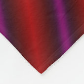 赤く、紫色および黒いレーザーそっくりのラインパターン フリースブランケット (角)
