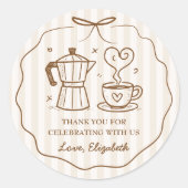赤ちゃんがコーヒーをいれている Thank You ラウンドシール (正面)