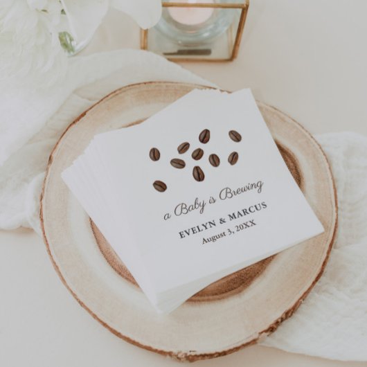 赤ちゃんがコーヒーを淹れている！ベビーシャワーまたはウェディング スタンダードカクテルナプキン