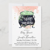 赤ちゃんがハロウィンの魔法を brew している ベイビーシャワー ピンク 招待状 (正面)